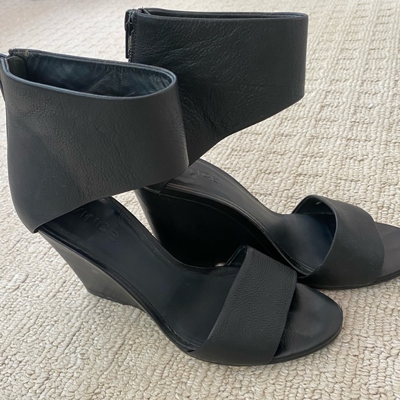 Black leather Vince wedge sandals - size 6 1/2 US - Picture 12 of 14